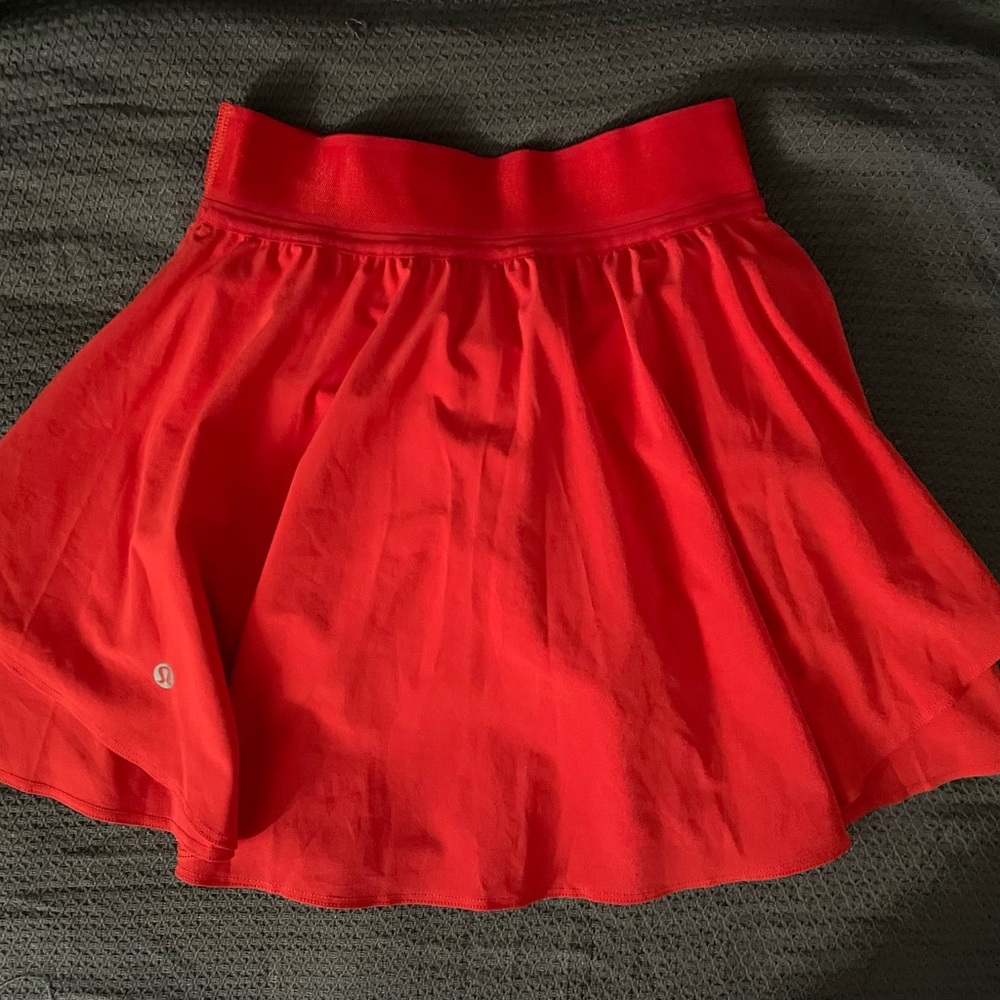 Lululemon Court Rival 14” Skirt in a vibrant Coral color - Picture 4 of 12